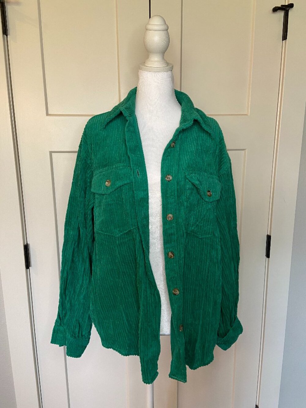 Easy Clothes Green Corduroy Shacket Oversized Button Front Shirt Jacket size M/L